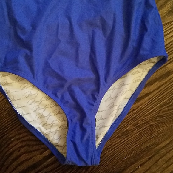 Marilyn Monroe Swimsuit - Picture 4 of 8